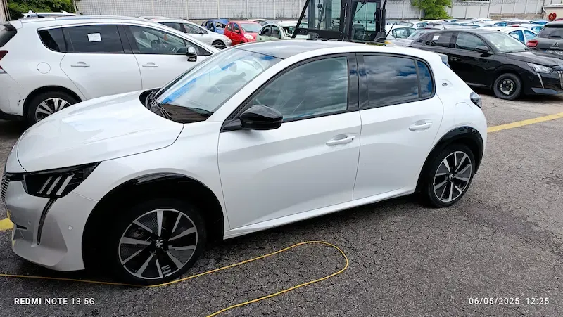 Extérieur Peugeot 208 après nettoyage